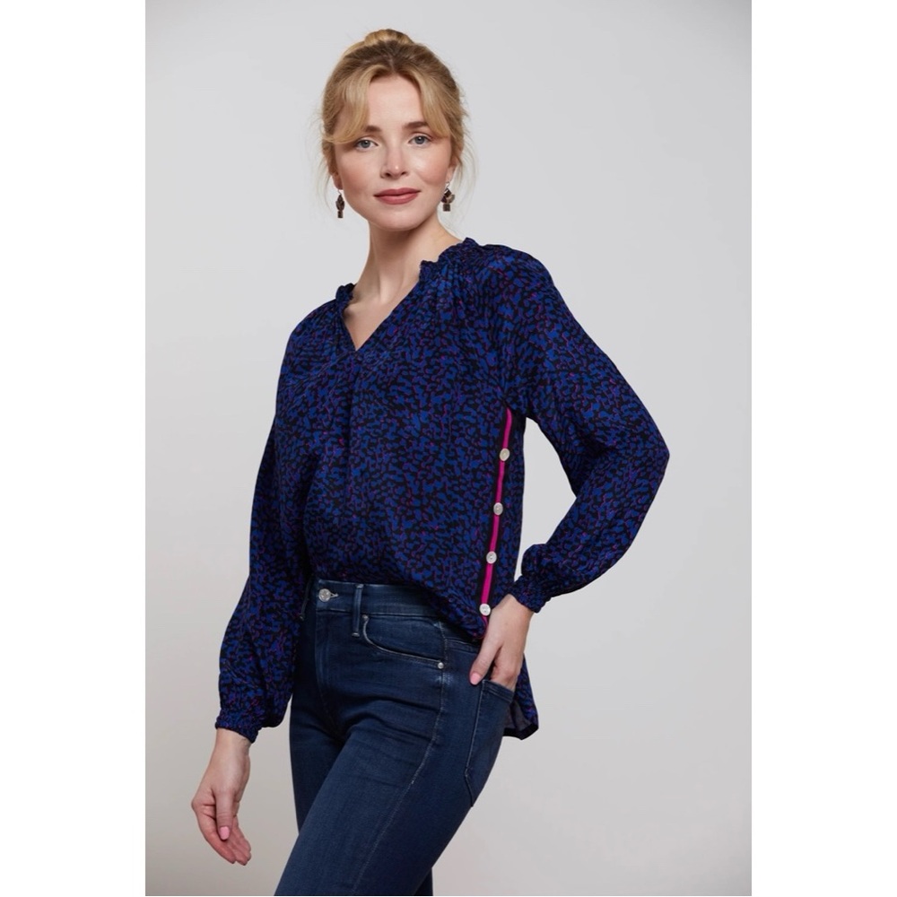 Rungolee Savannah Full Sleeve Silk Blouse in Azure Junglemania Size Medium